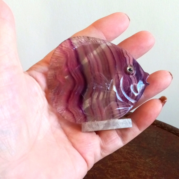 Flourite purple crystal fish on stand. 2.8" tall. - Picture 5 of 6